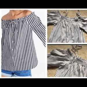 Off the shoulder top Size XS